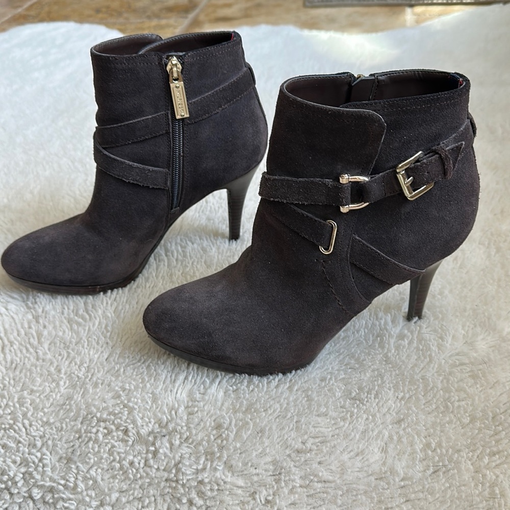 Tommy Hilfiger, brown booties like new